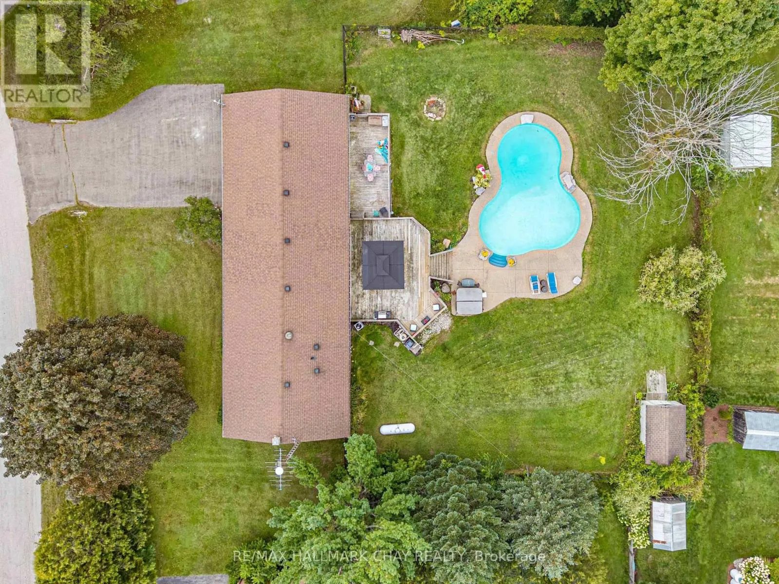 6 MAES CRESCENT