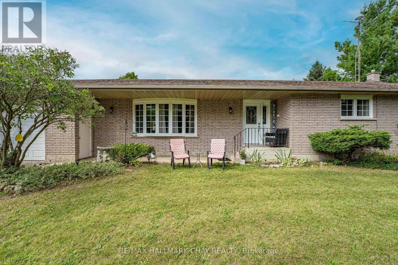 6 MAES CRESCENT