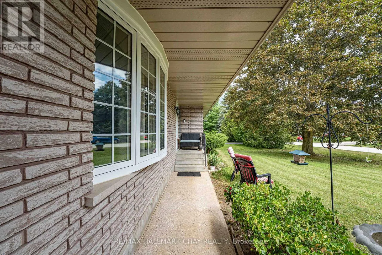 6 MAES CRESCENT