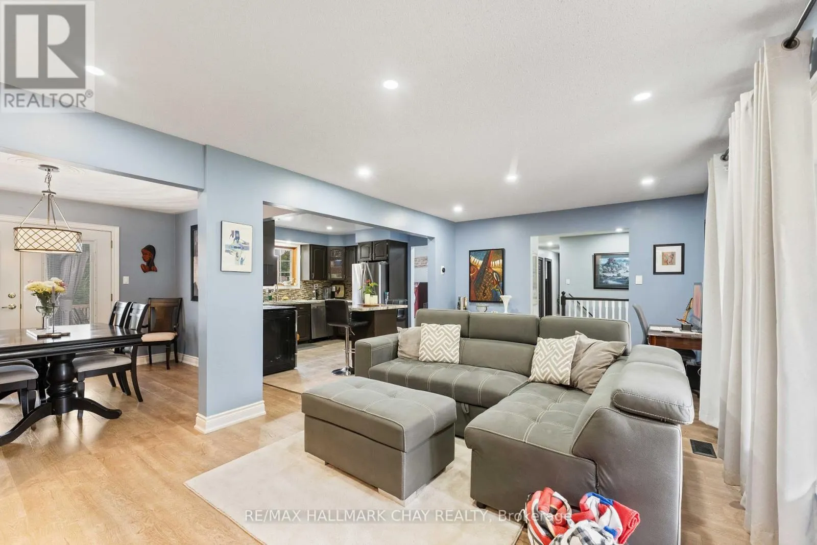 6 MAES CRESCENT