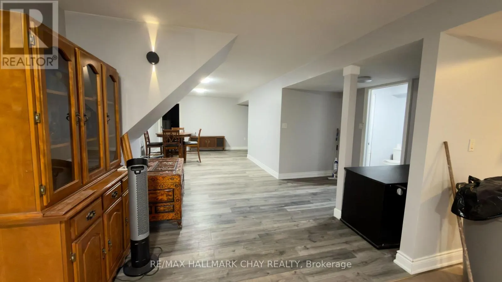 6 MAES CRESCENT