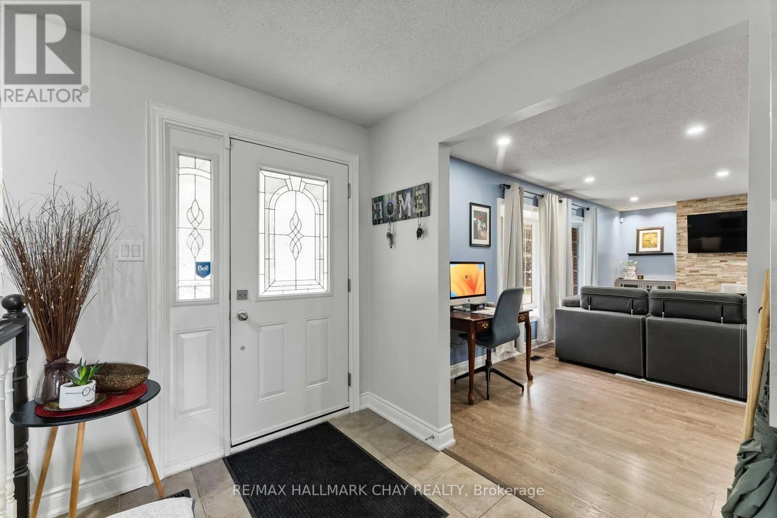 6 MAES CRESCENT