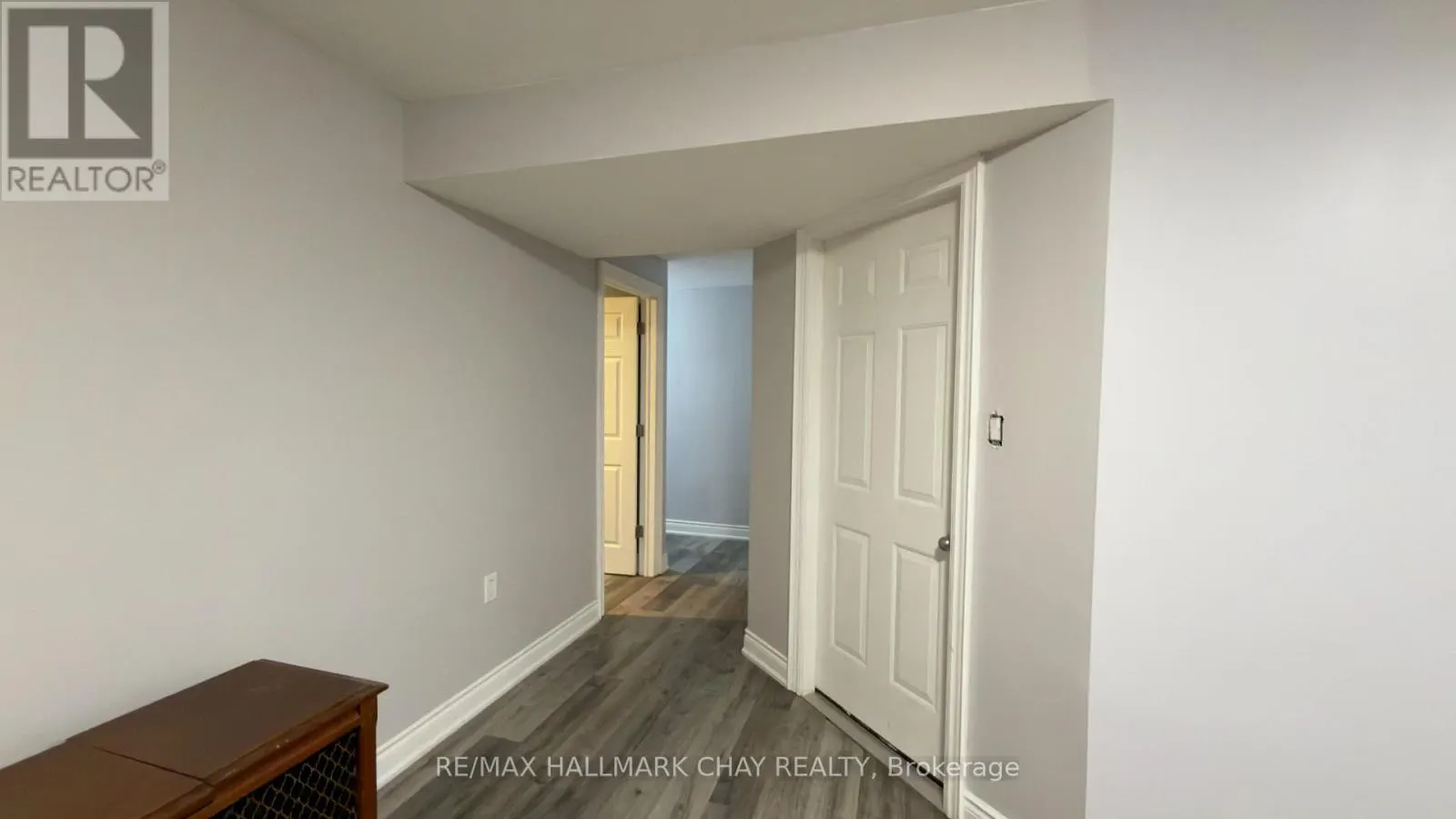 6 MAES CRESCENT