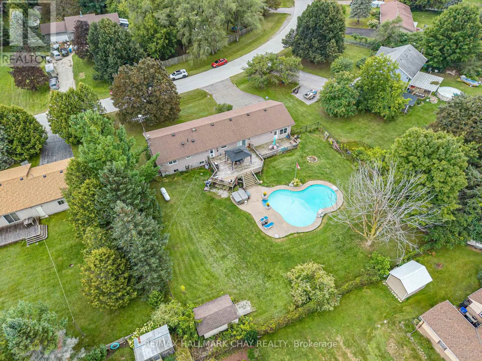 6 MAES CRESCENT