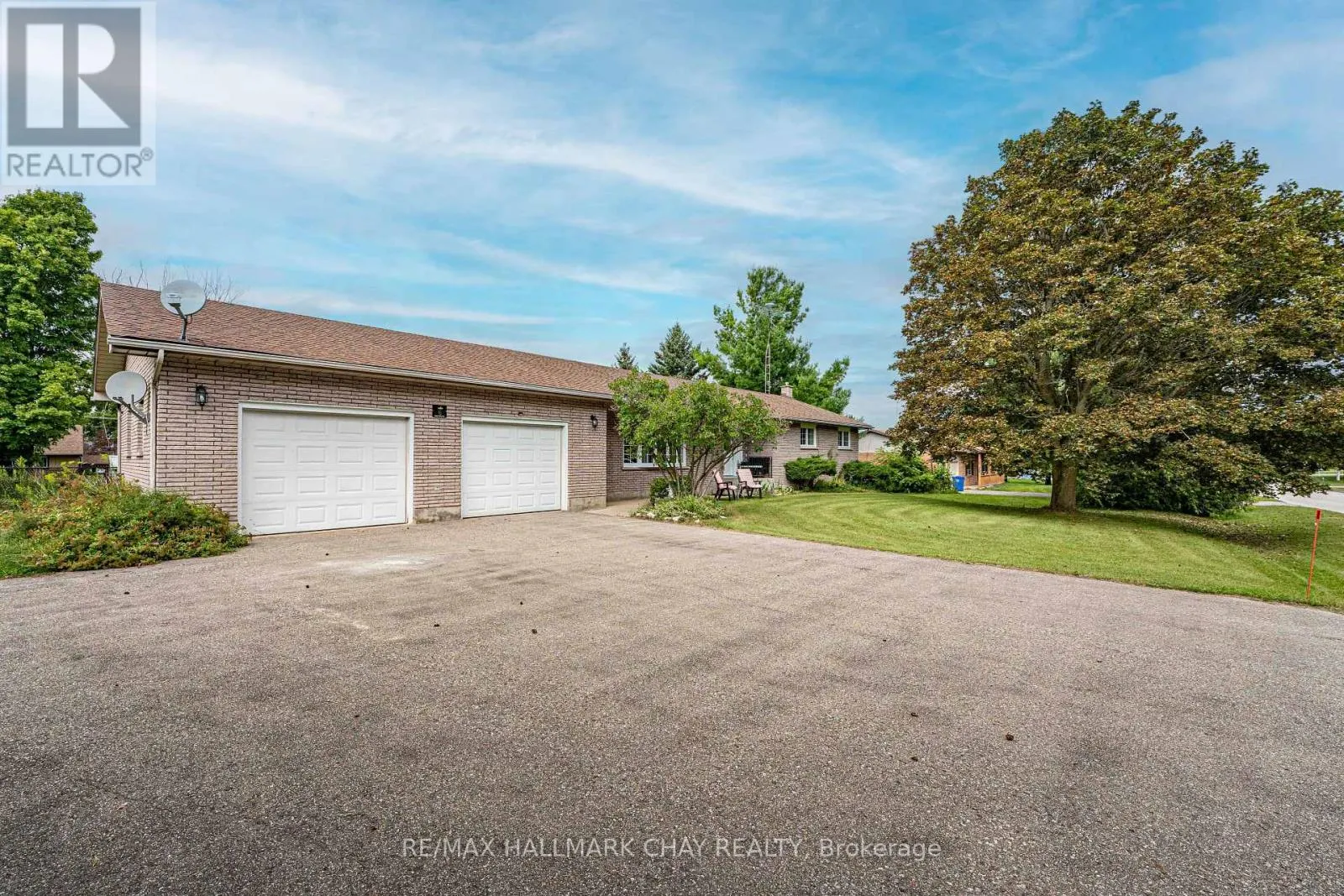 6 MAES CRESCENT