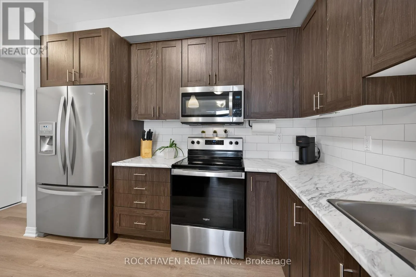 209 - 5 HAMILTON STREET N