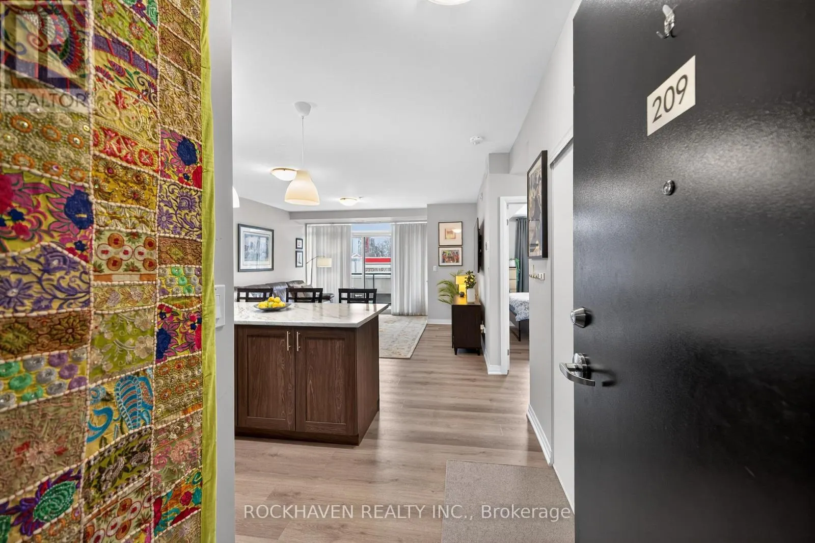 209 - 5 HAMILTON STREET N