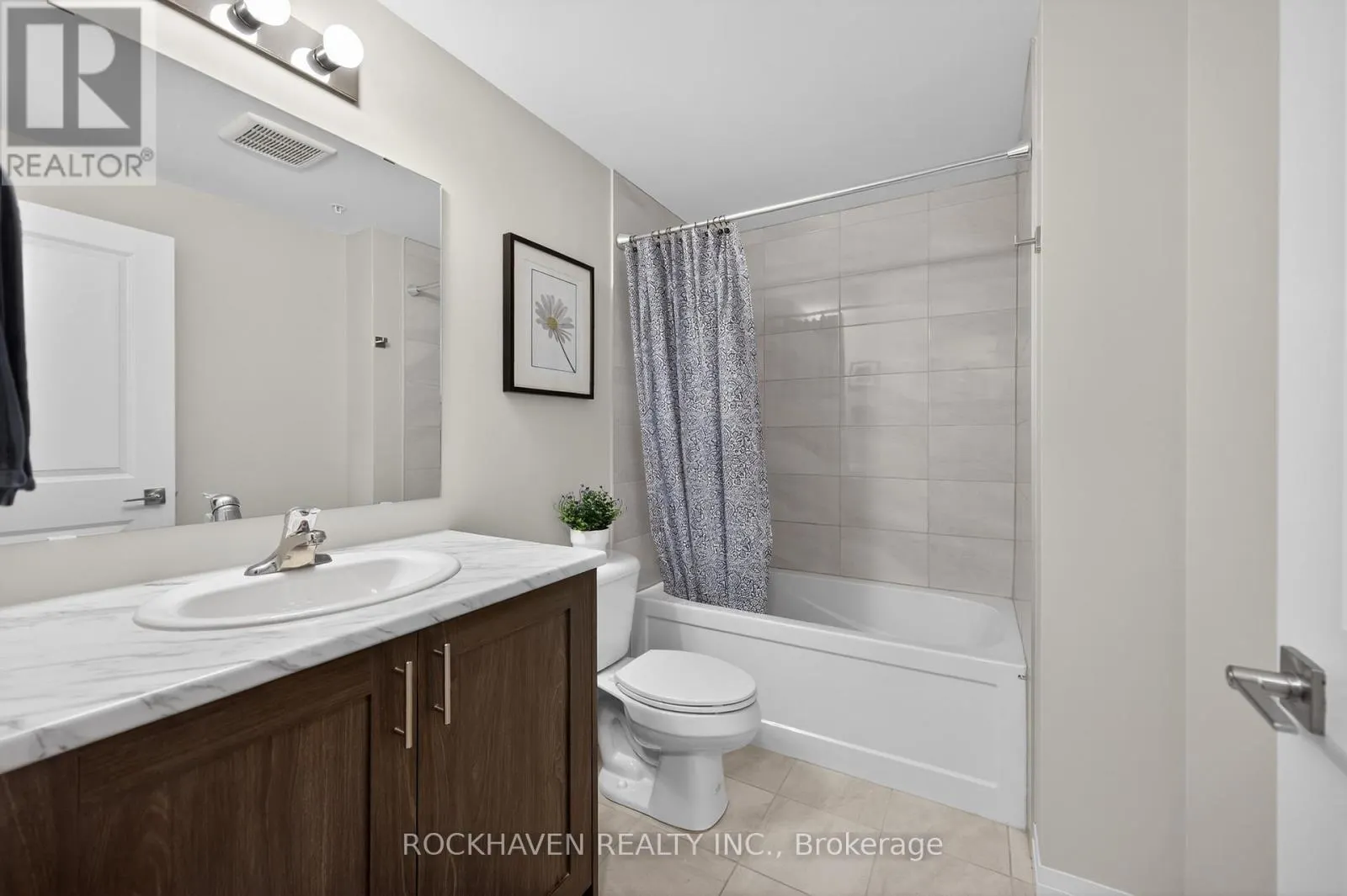 209 - 5 HAMILTON STREET N