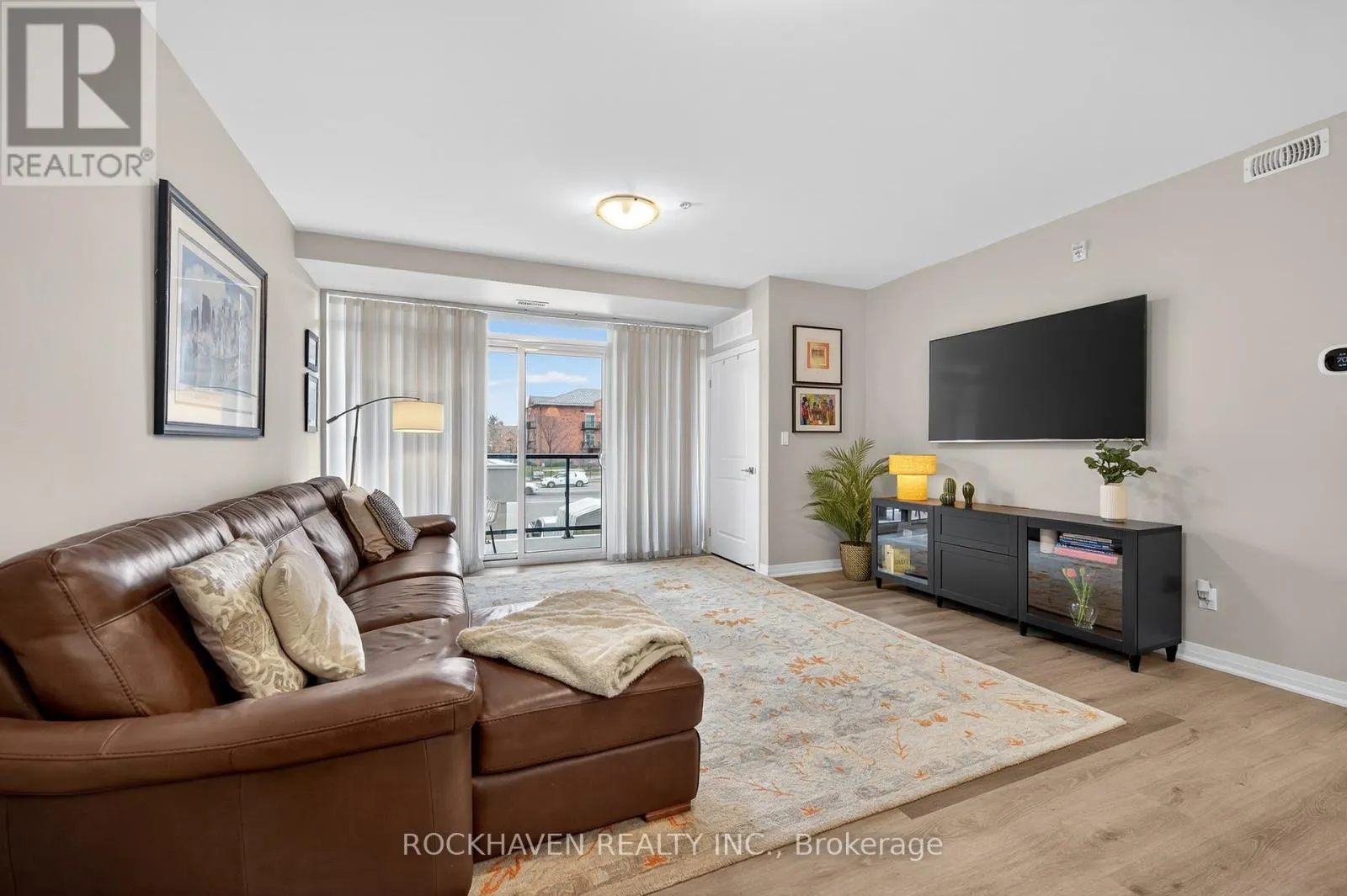209 - 5 HAMILTON STREET N