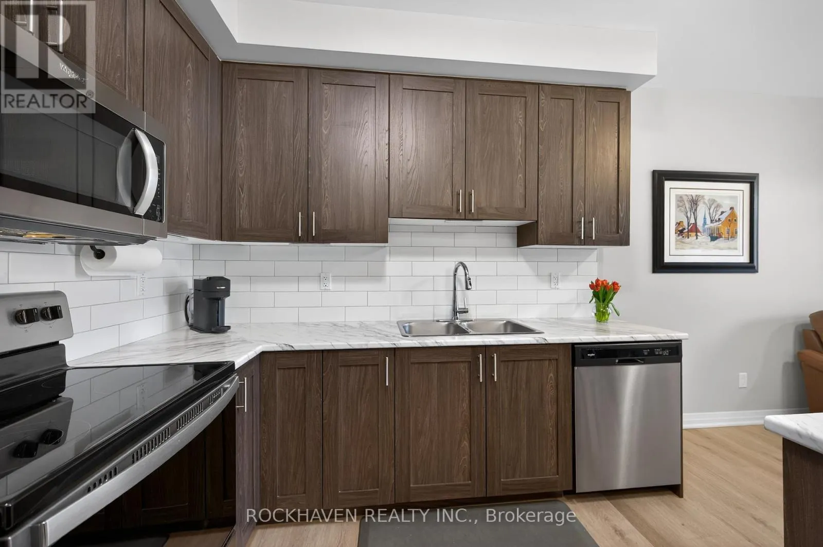 209 - 5 HAMILTON STREET N