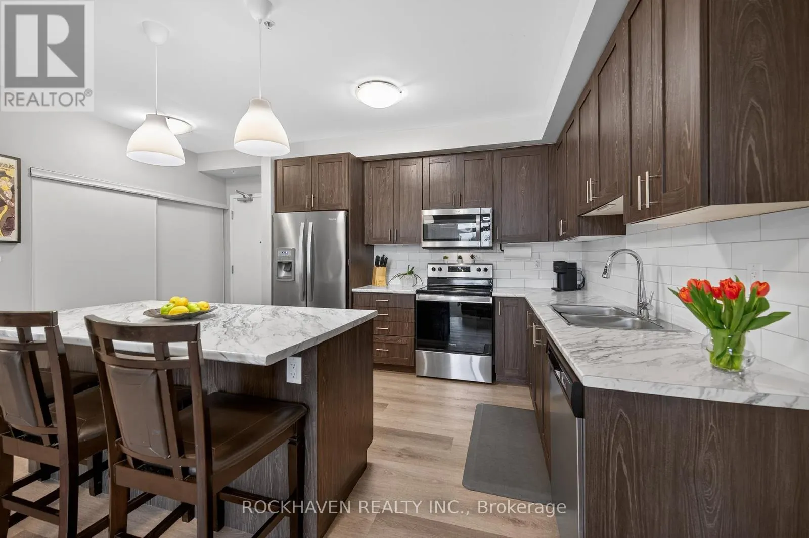 209 - 5 HAMILTON STREET N