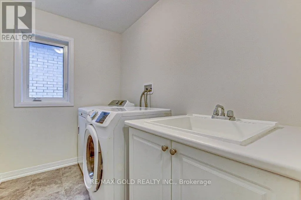 120 HUNTINGFORD TRAIL