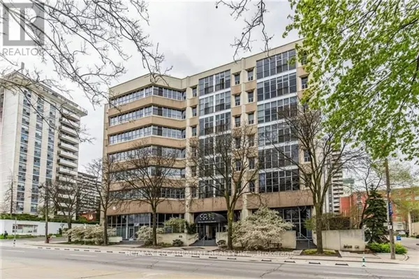 106 - 66 BAY STREET S