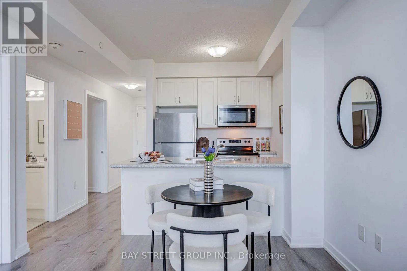 313 - 450 DUNDAS STREET E