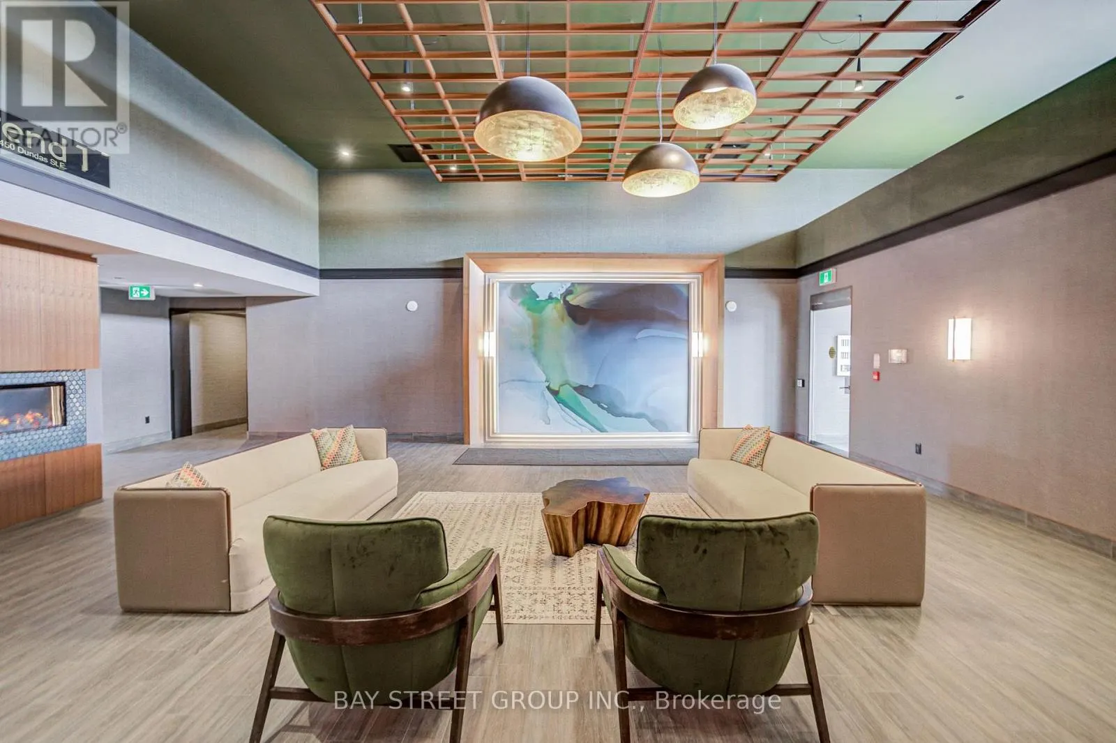 313 - 450 DUNDAS STREET E