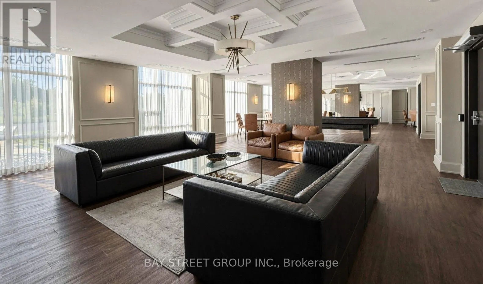 313 - 450 DUNDAS STREET E