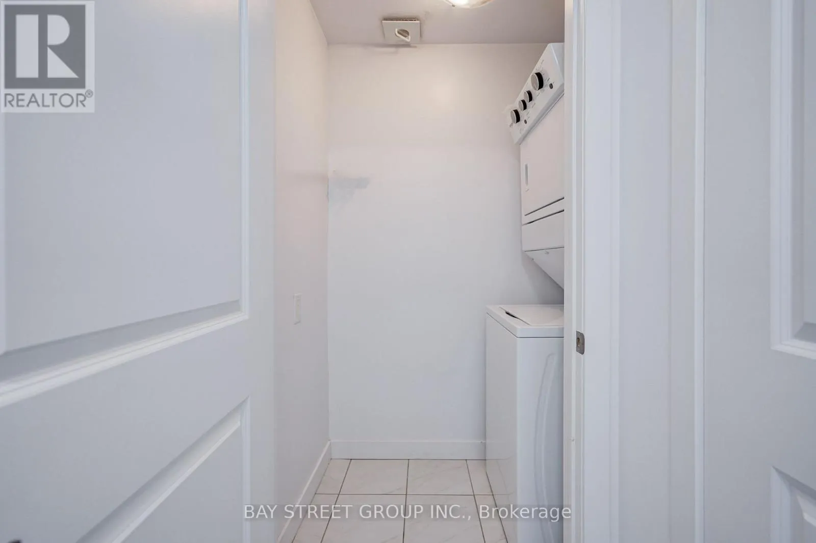 313 - 450 DUNDAS STREET E