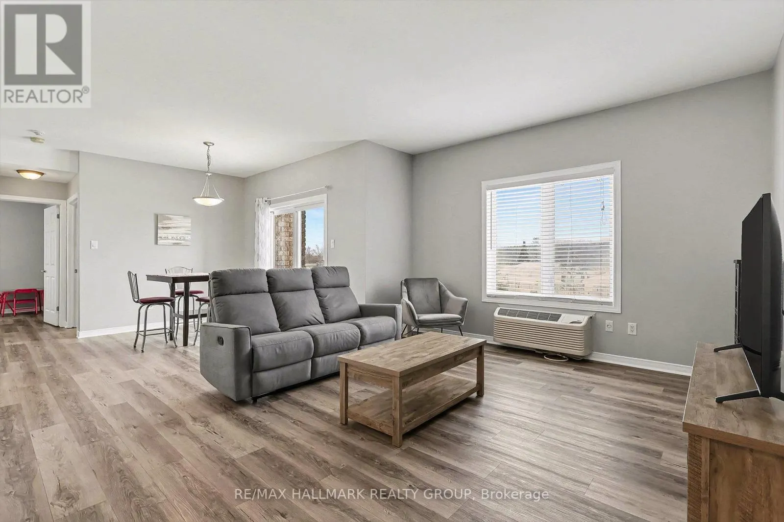 208 - 1026 LAURIER STREET