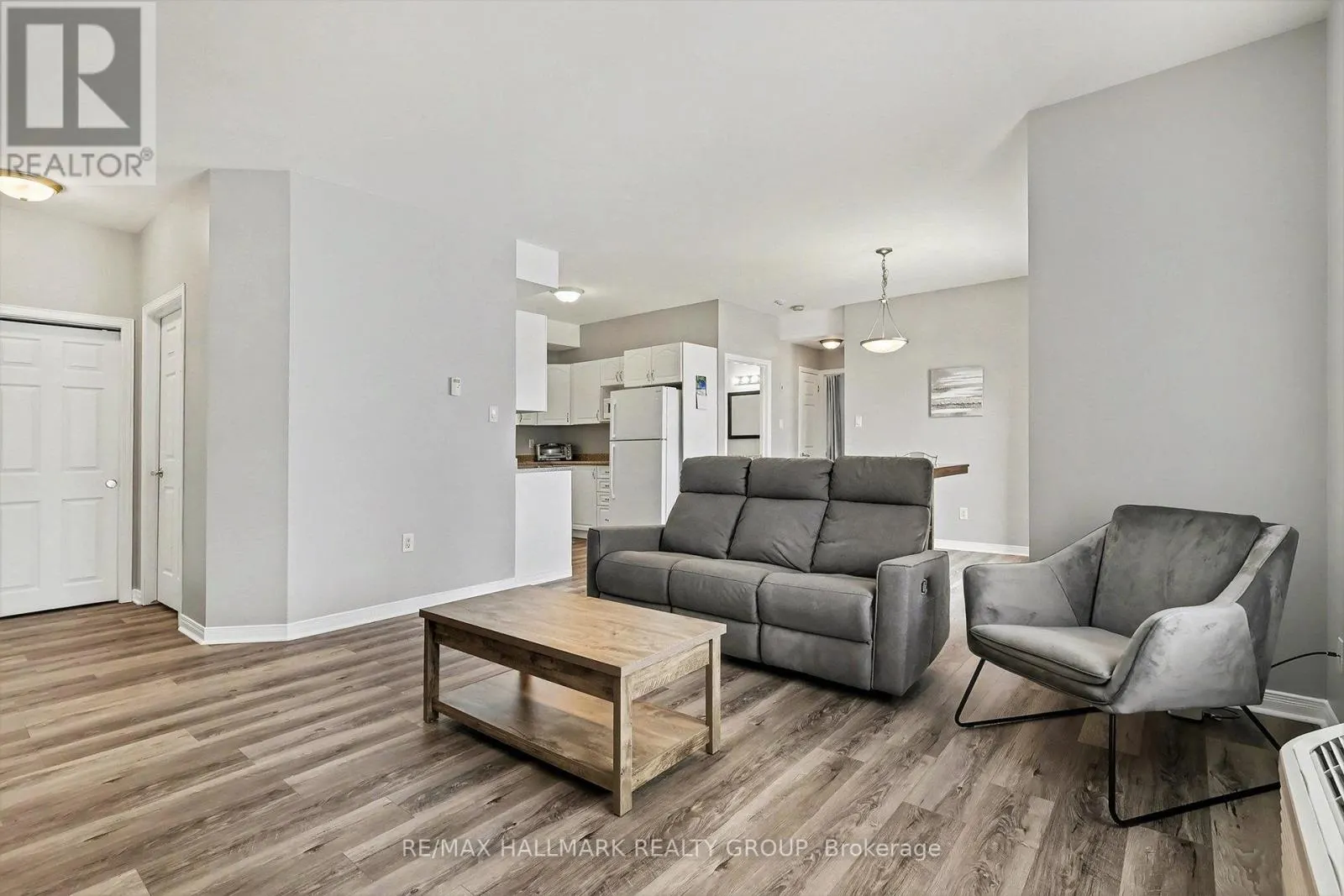 208 - 1026 LAURIER STREET