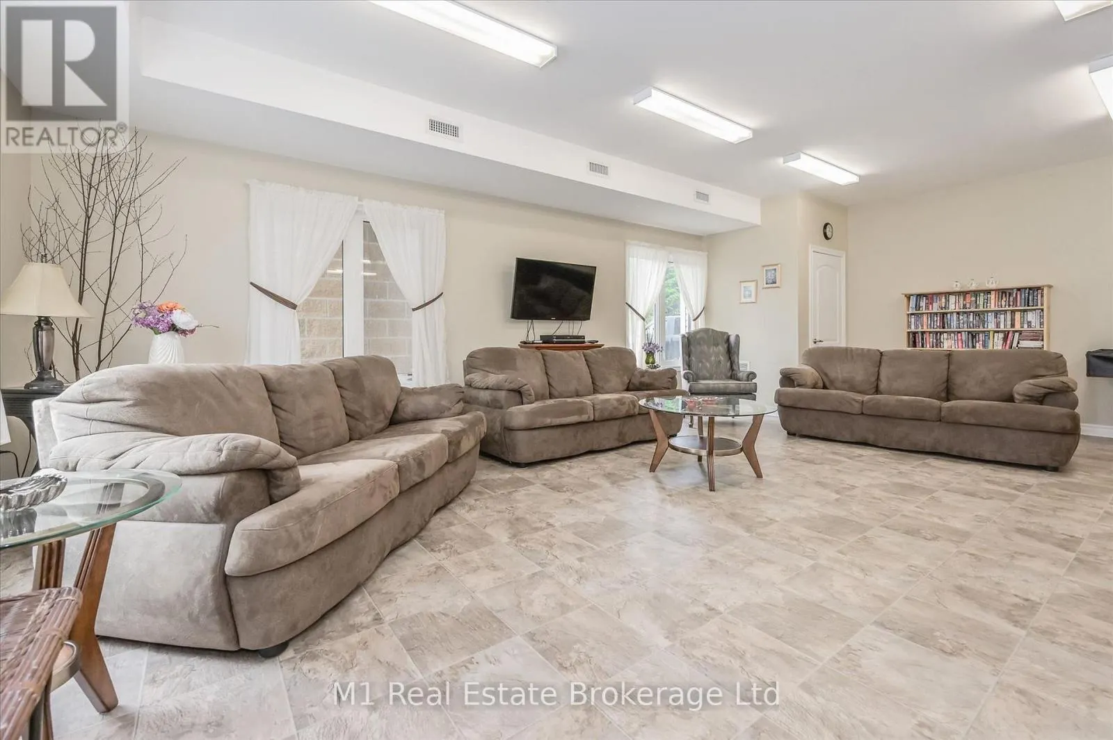 104 - 760 WOODHILL DRIVE #104