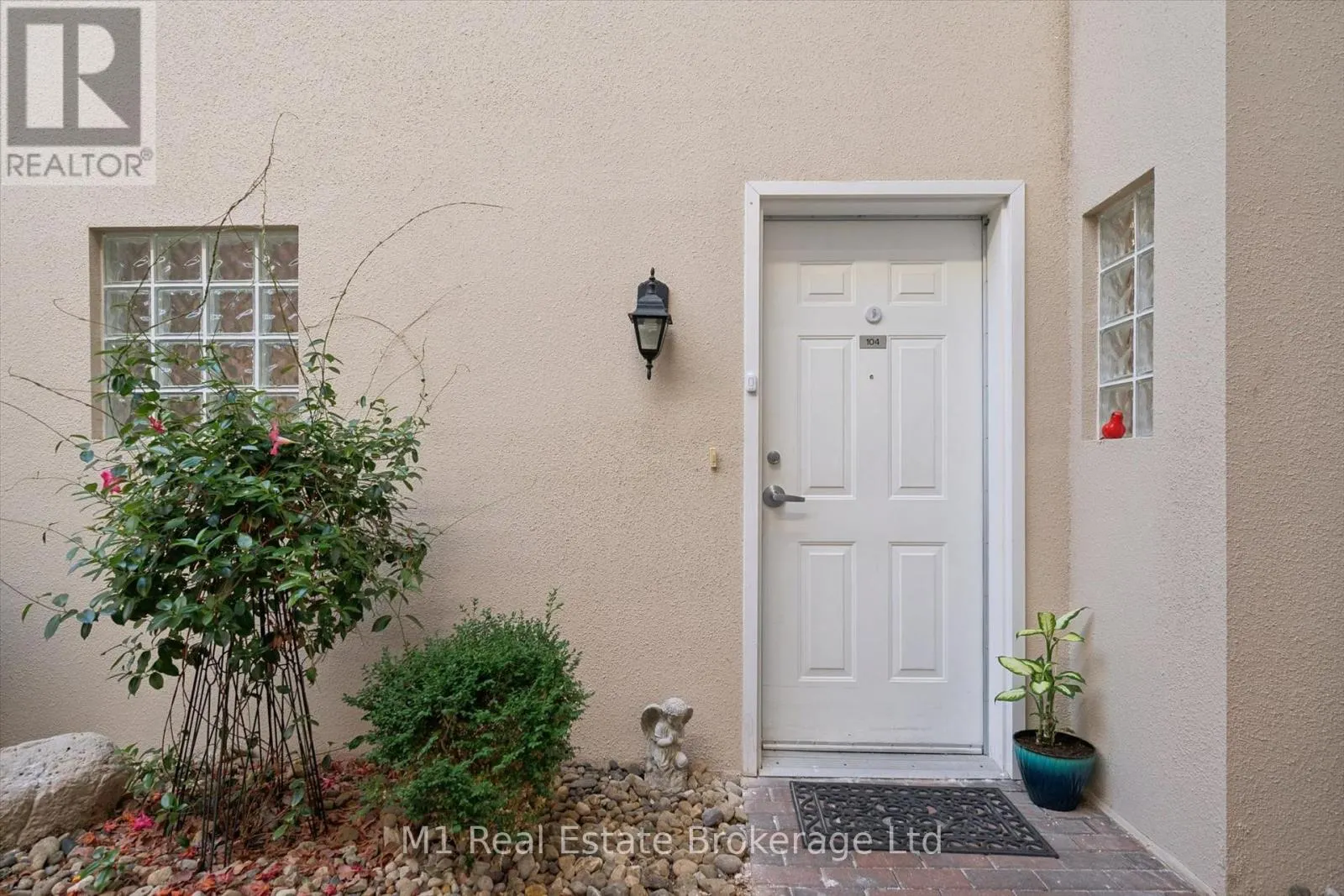 104 - 760 WOODHILL DRIVE #104