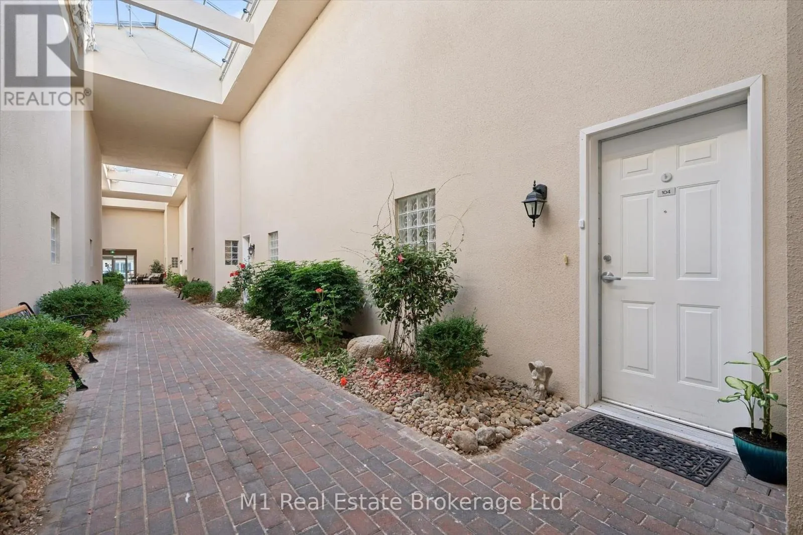 104 - 760 WOODHILL DRIVE #104