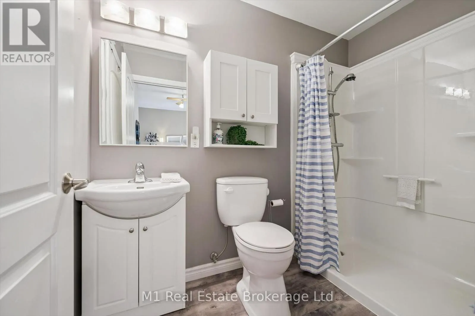 104 - 760 WOODHILL DRIVE #104