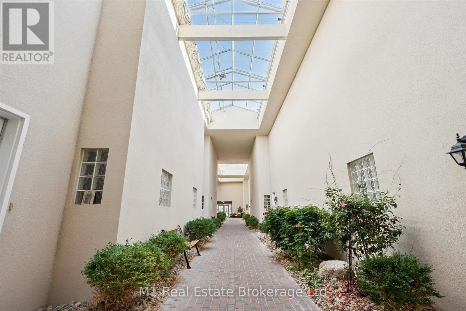 104 - 760 WOODHILL DRIVE #104