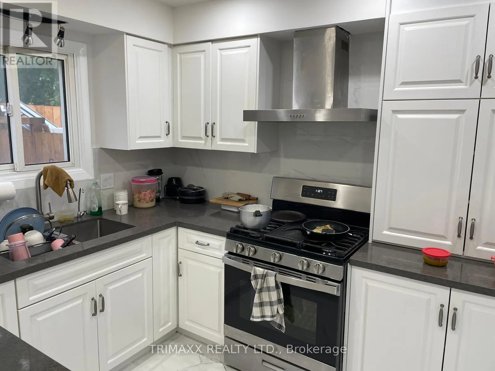 1086 CANFIELD CRESCENT
