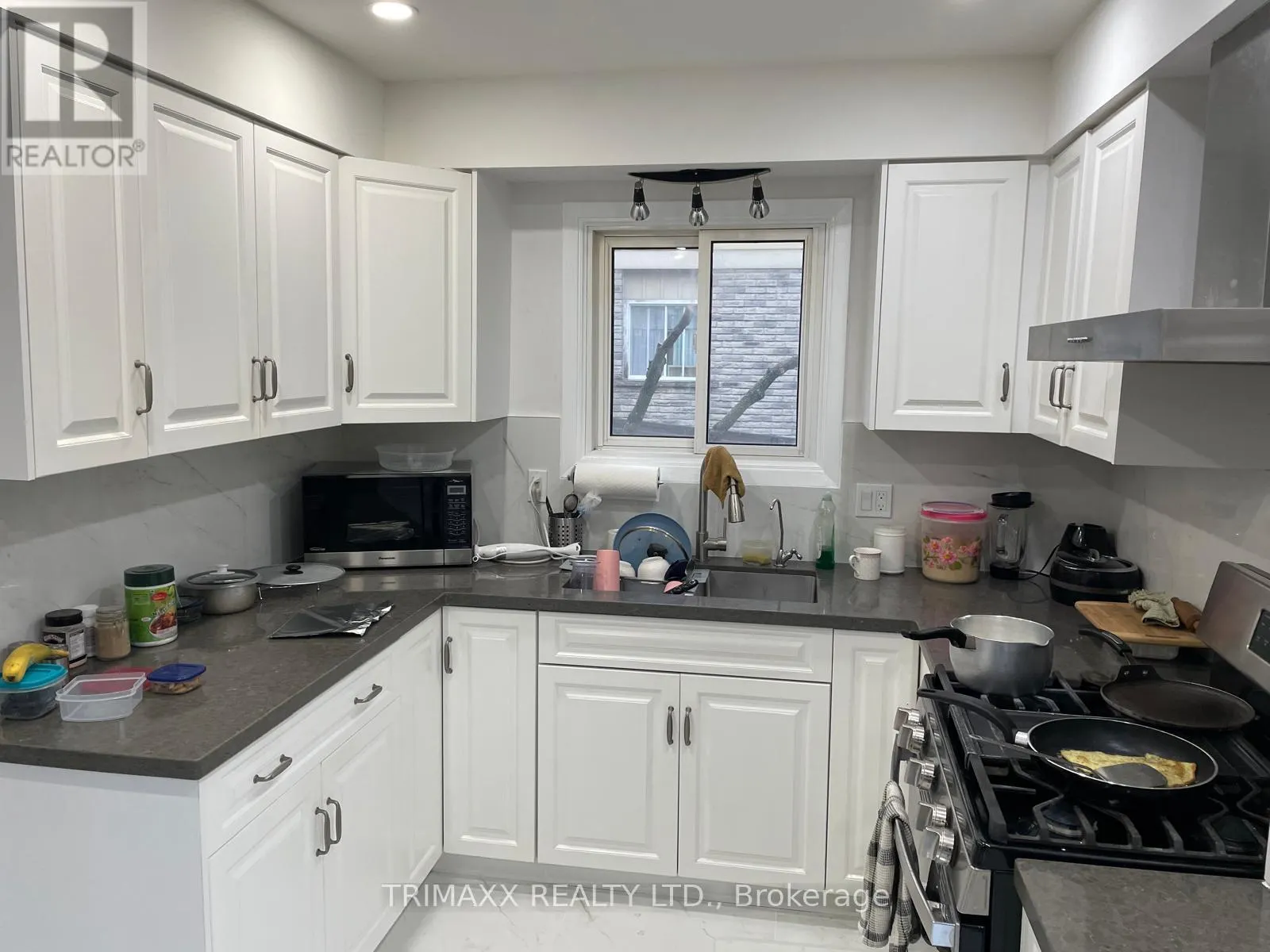 1086 CANFIELD CRESCENT