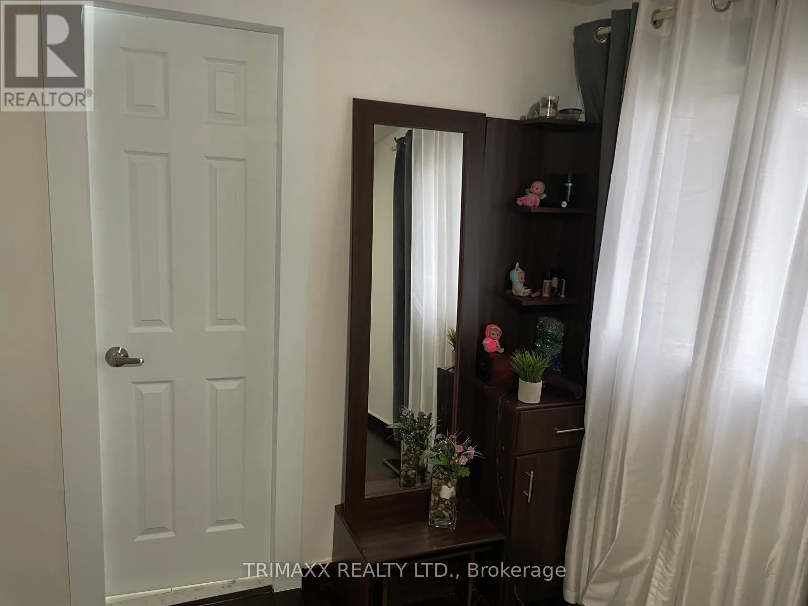 1086 CANFIELD CRESCENT