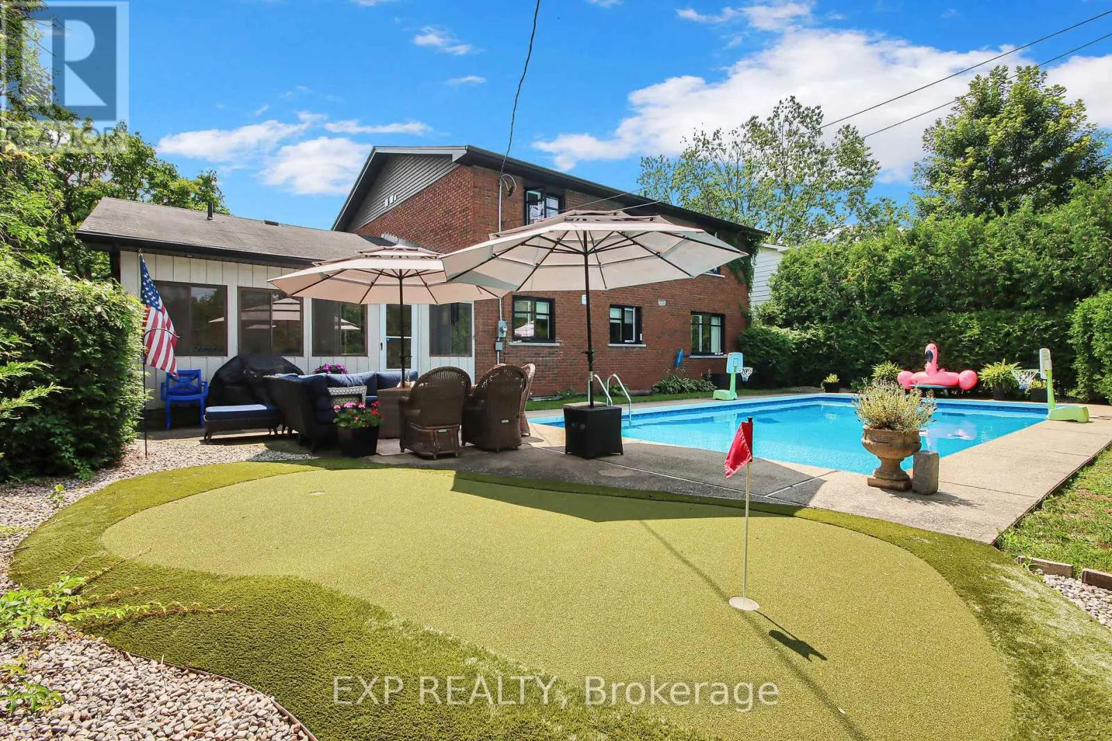895 DRESDEN CRESCENT