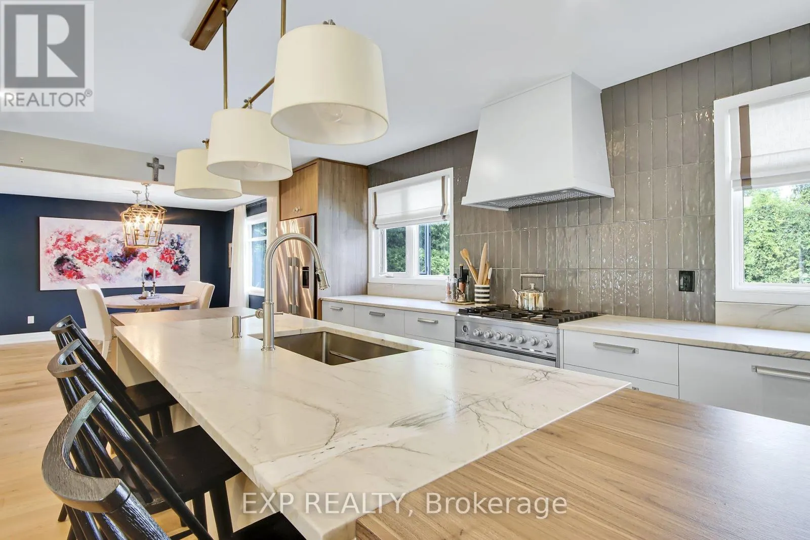 895 DRESDEN CRESCENT