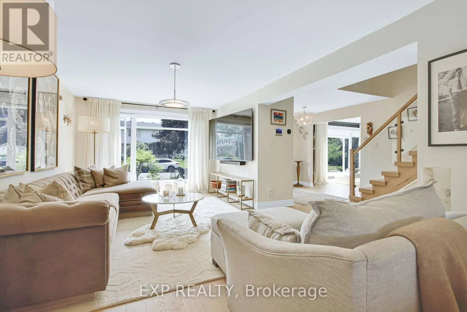 895 DRESDEN CRESCENT