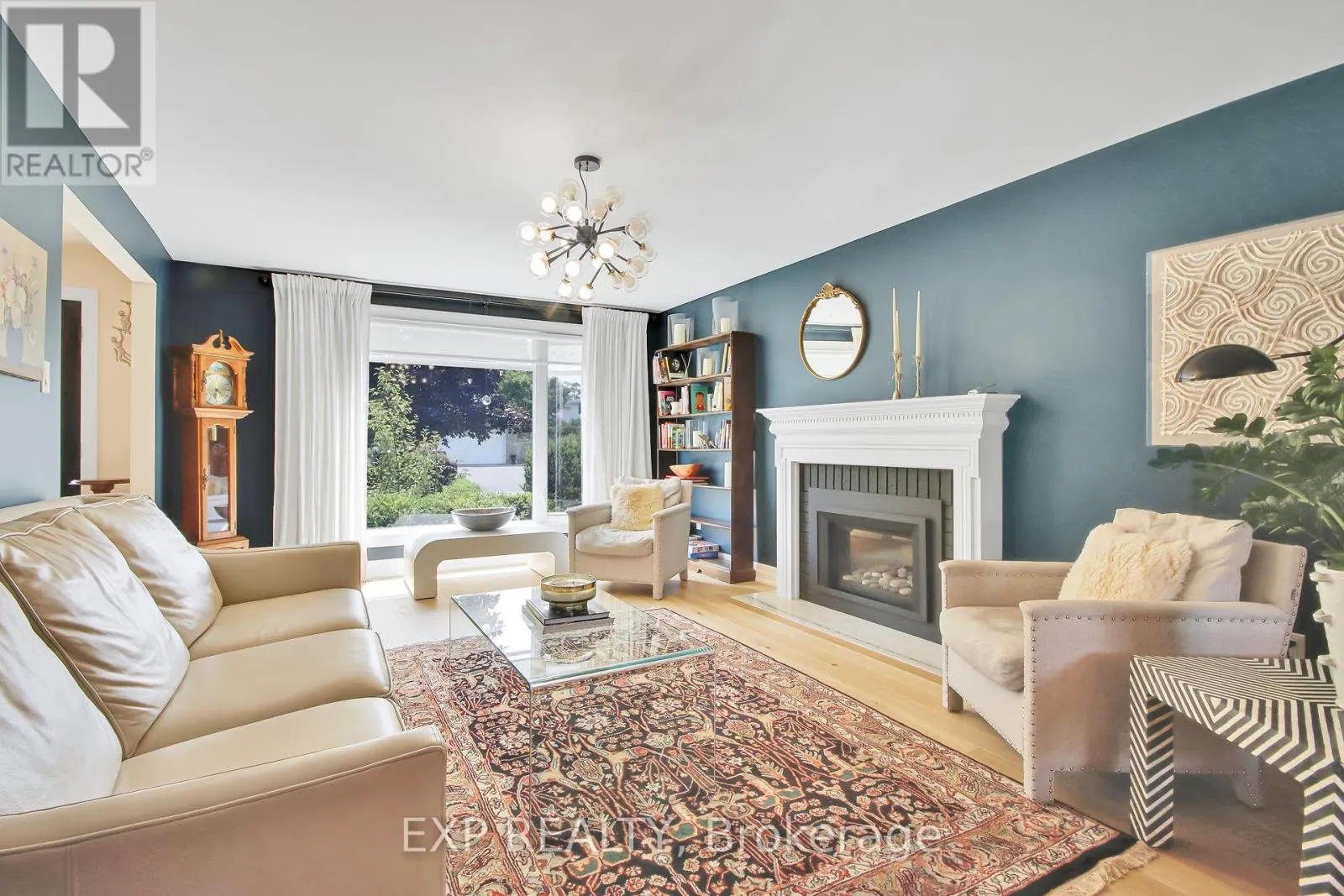 895 DRESDEN CRESCENT