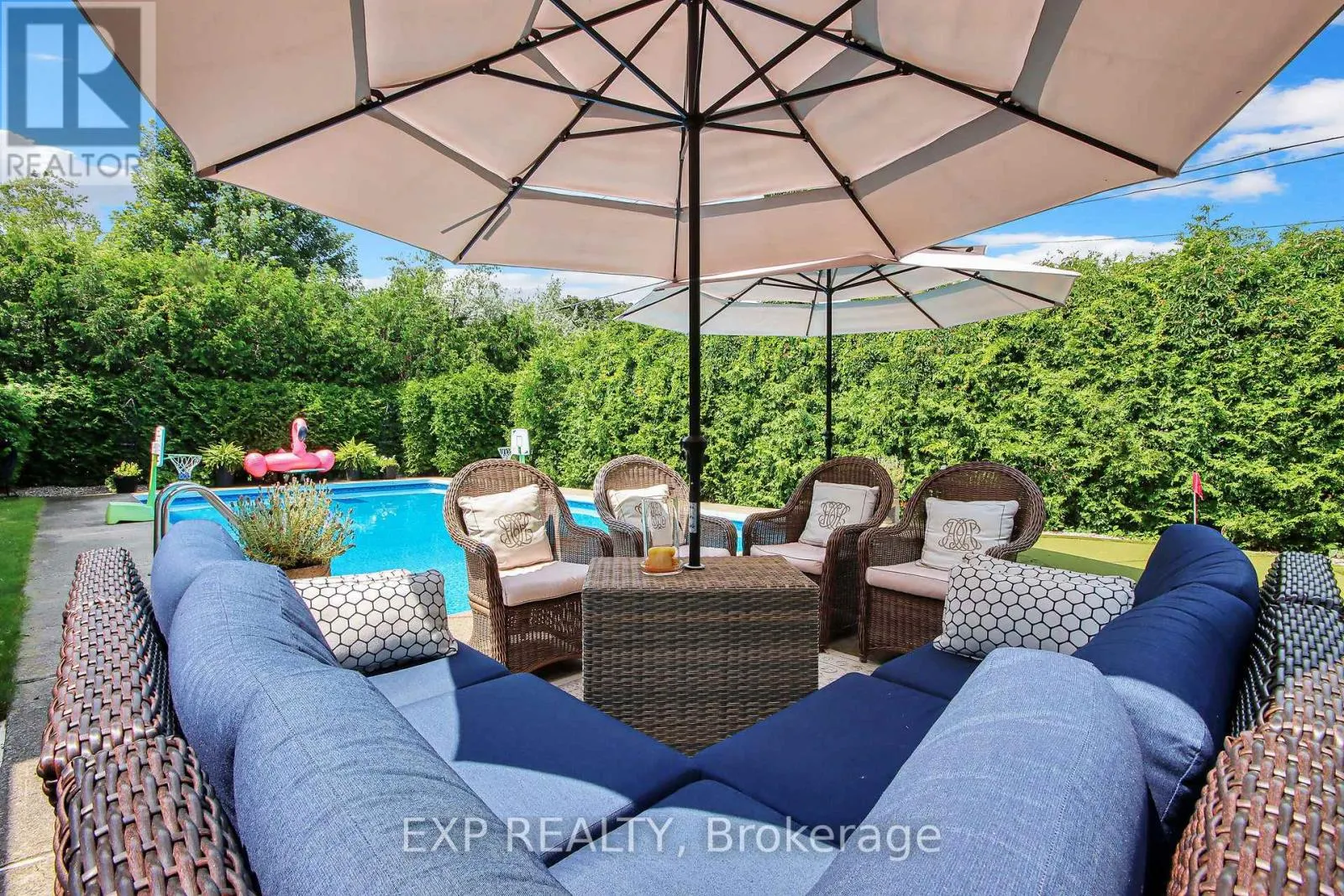 895 DRESDEN CRESCENT