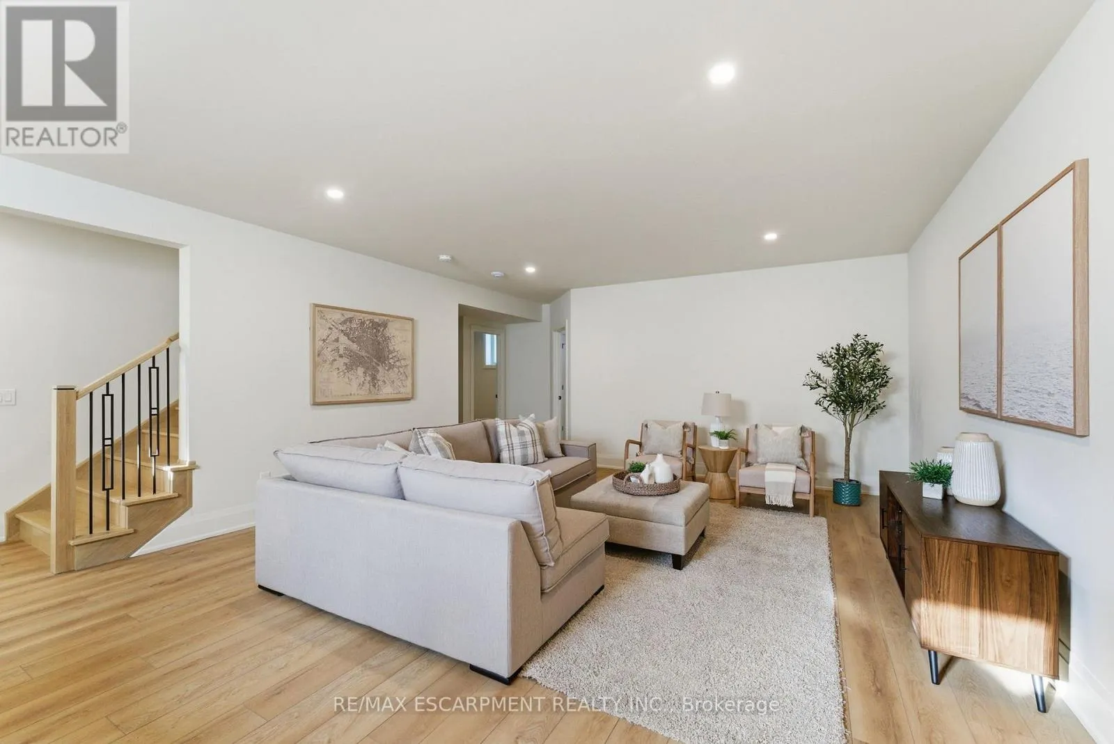 15 OAKLEY DRIVE