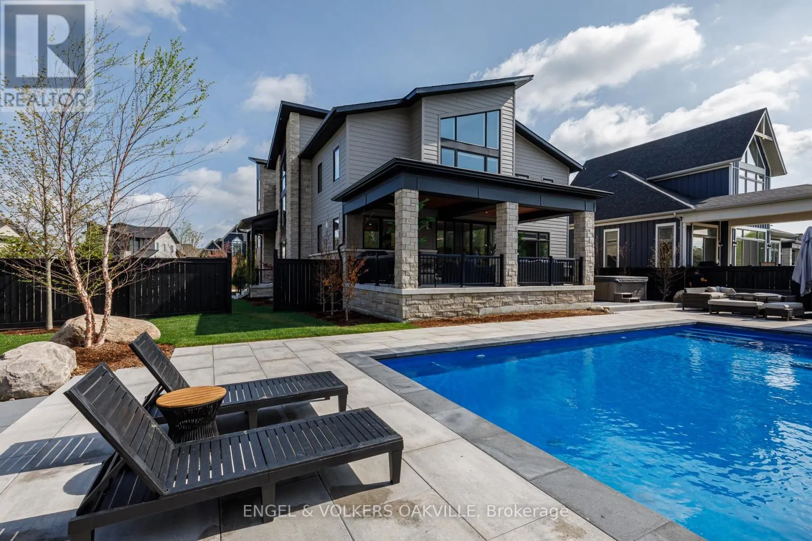 117 STONELEIGH DRIVE