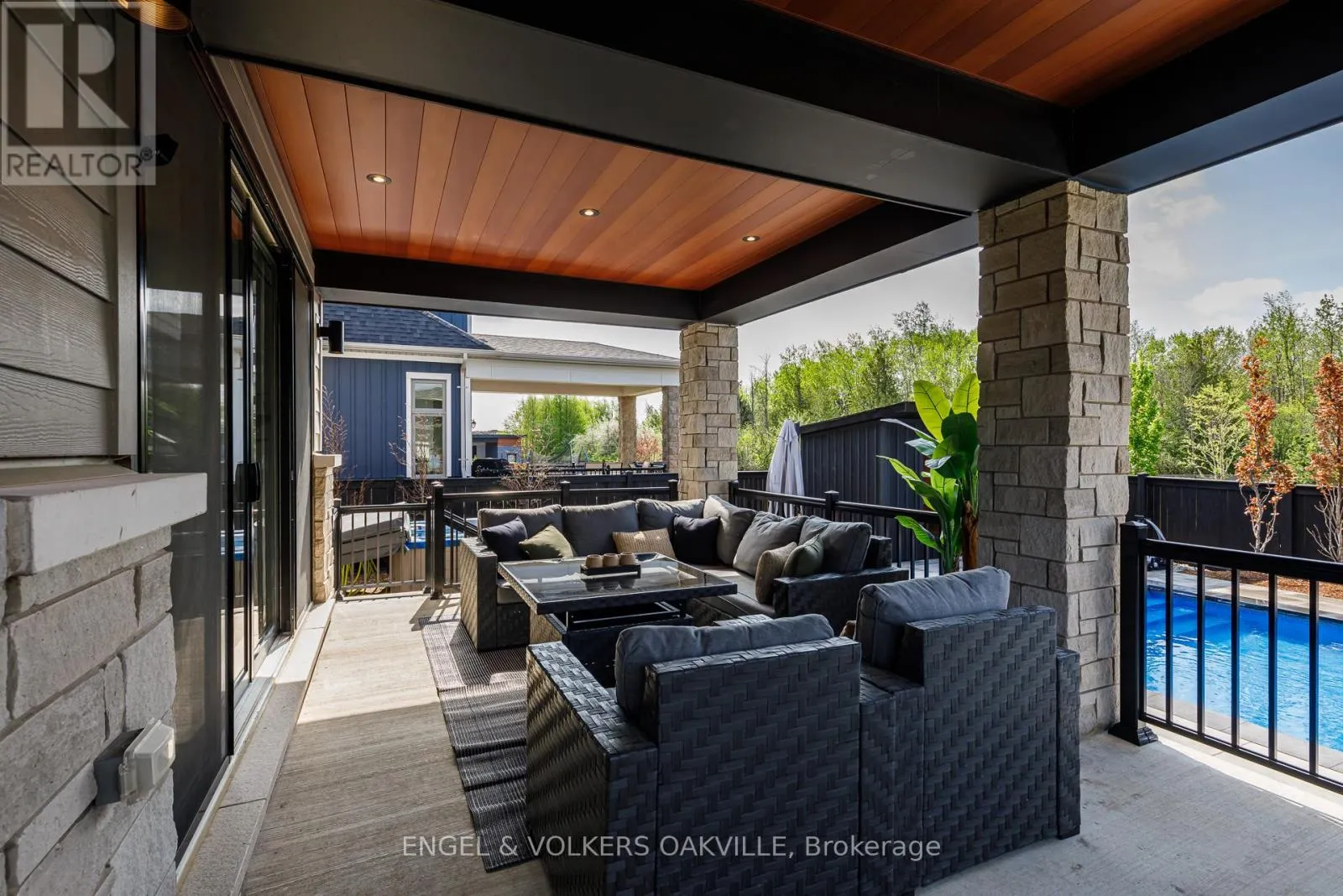 117 STONELEIGH DRIVE