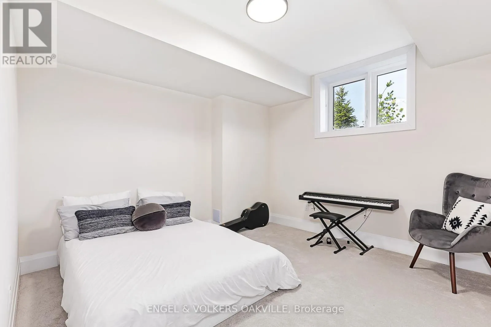 117 STONELEIGH DRIVE