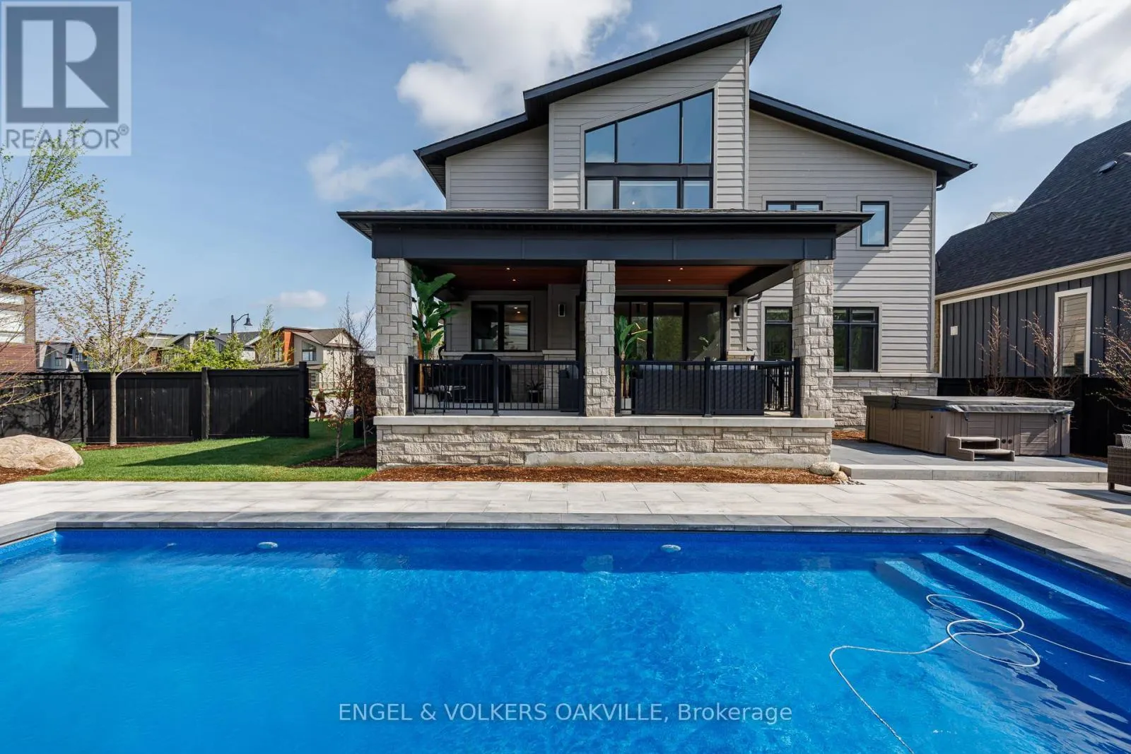 117 STONELEIGH DRIVE