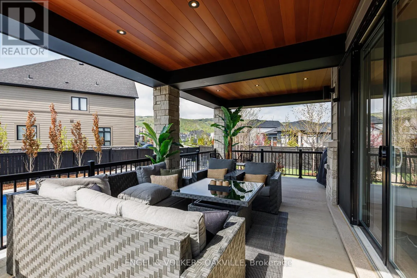 117 STONELEIGH DRIVE