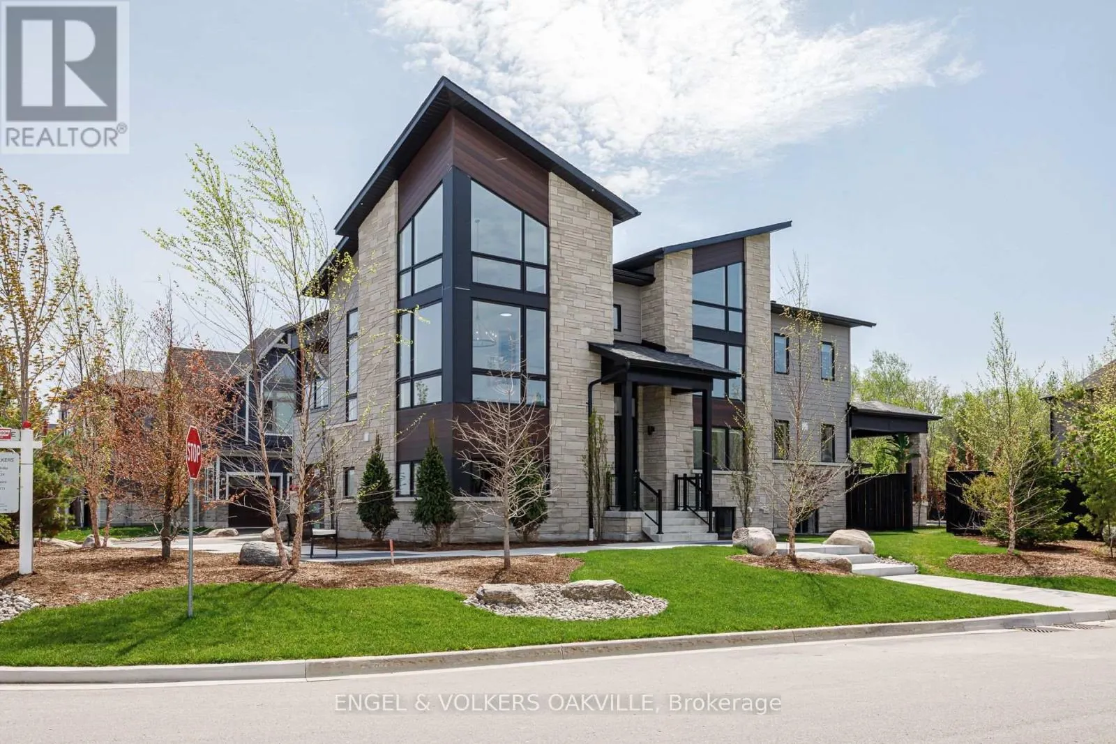 117 STONELEIGH DRIVE