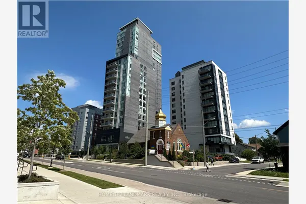 2004 - 158 KING STREET N