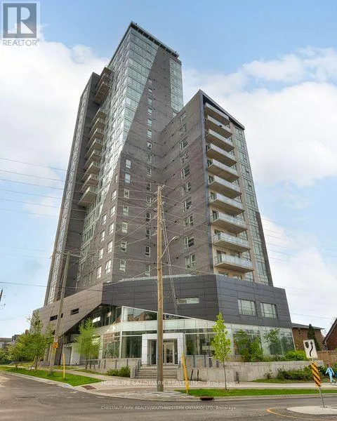2004 - 158 KING STREET N