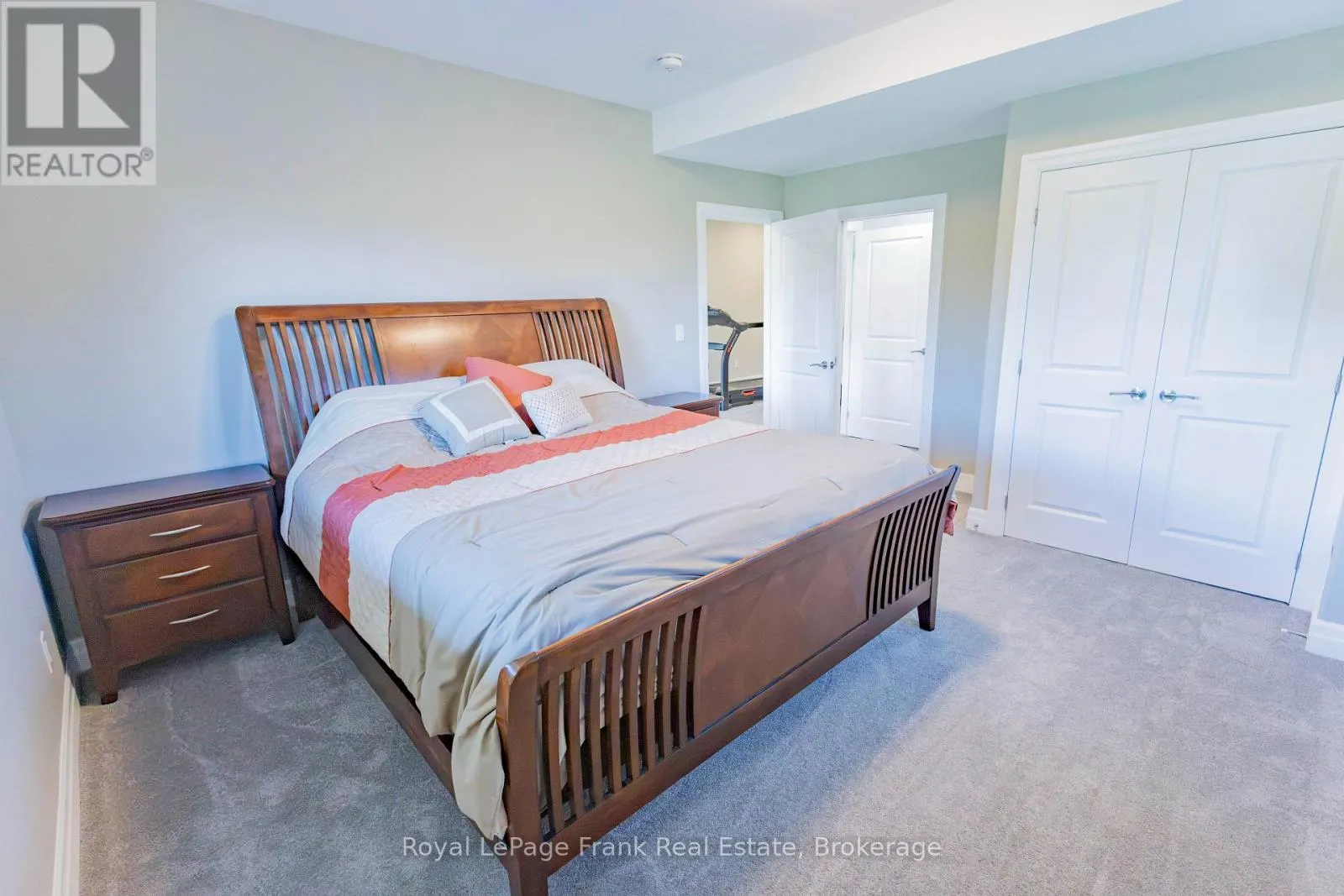 43 LAKEVIEW CRESCENT