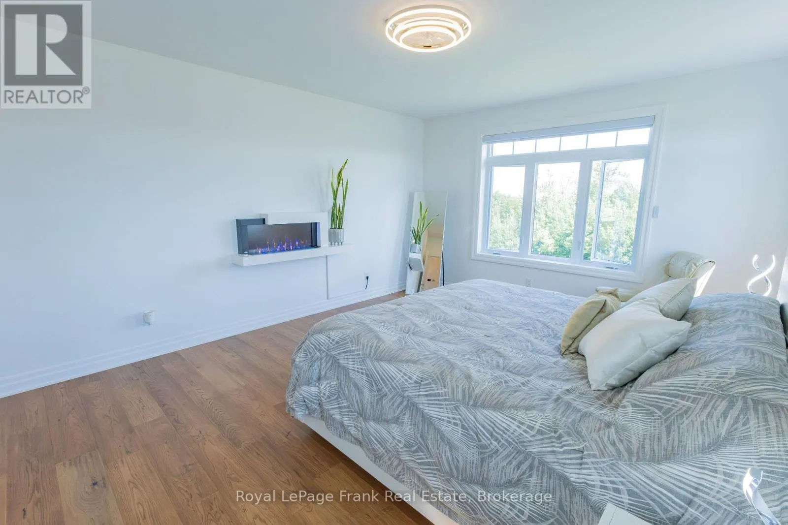 43 LAKEVIEW CRESCENT