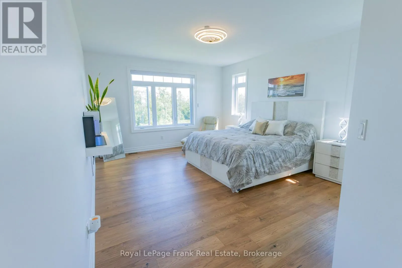 43 LAKEVIEW CRESCENT