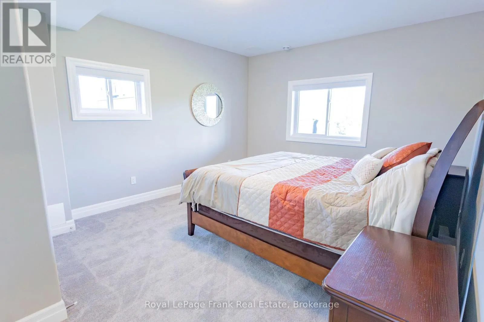 43 LAKEVIEW CRESCENT