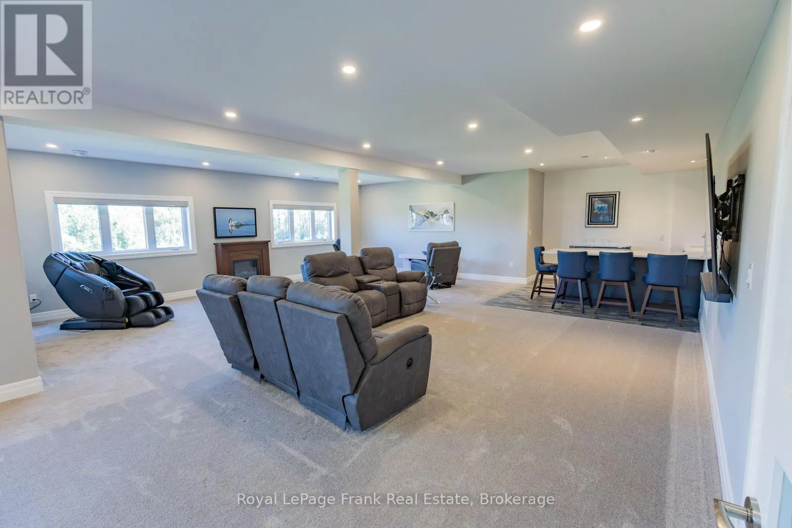 43 LAKEVIEW CRESCENT